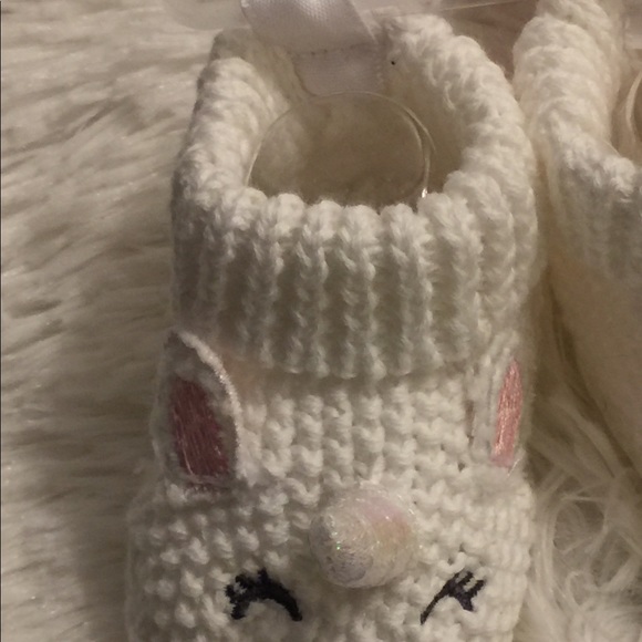 CARTERS NEWBORN SIZE. COLOR WHITE. SLIP ON. KNIT - Picture 2 of 5